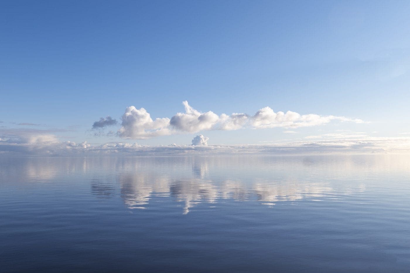 Spiegelstil wad bij Terschelling, Waddeneiland natuur